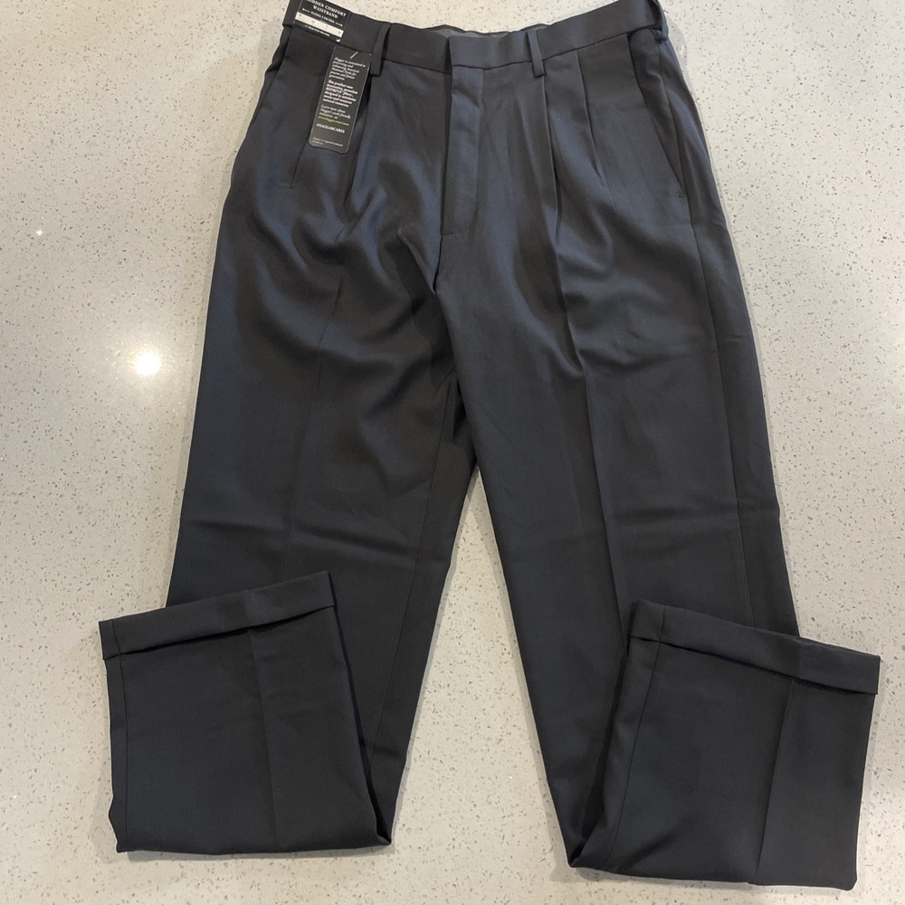 Haggar Men's Premium Comfort Dress Pants, Classic Fit, 32/32 Drk Gray NWT